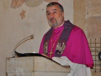 Weibischof Renz stärkt die Mitfeiernden durch sein Wort ... 